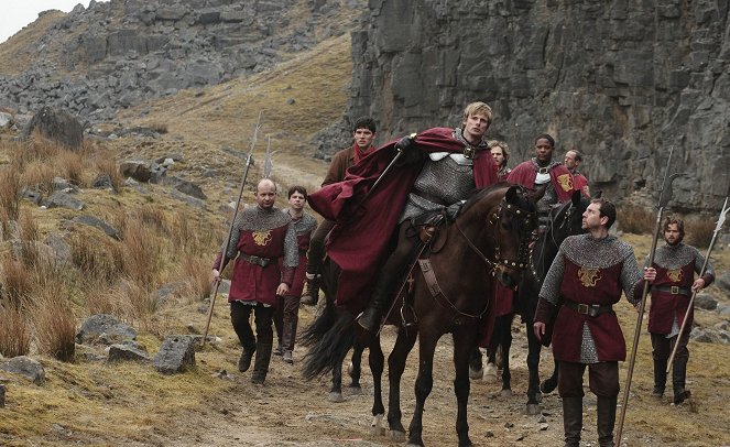 Merlin kalandjai - Season 5 - Artúr végzete 1. rész - Filmfotók - Colin Morgan, Bradley James, Tomiwa Edun