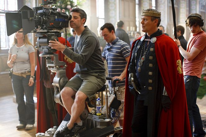 Merlin - Beauty and the Beast: Deel 1 - Van de set - Anthony Head