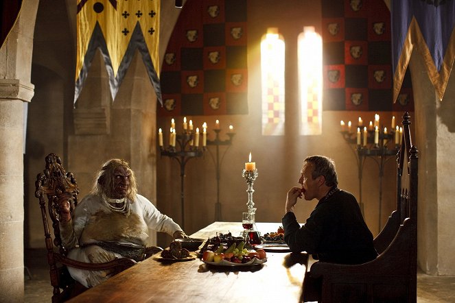 Merlin - Season 2 - Beauty and the Beast - Part 2 - Kuvat elokuvasta - Sarah Parish, Anthony Head