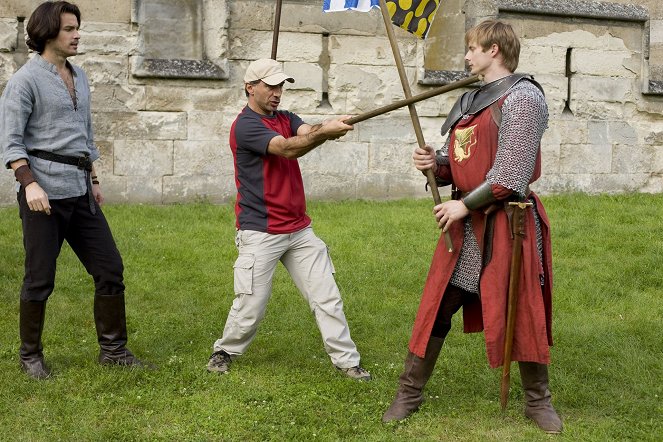 Merlin – Die neuen Abenteuer - Season 1 - Lancelots Wunsch - Dreharbeiten - Santiago Cabrera, Bradley James
