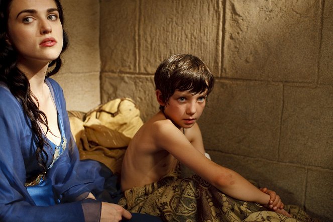 Merlin – Die neuen Abenteuer - Jedes Ende besitzt einen Anfang - Filmfotos - Katie McGrath, Asa Butterfield