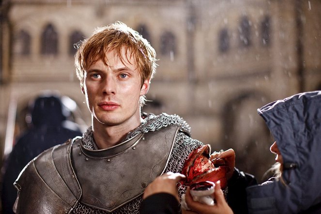 As Aventuras de Merlin - O último encantador de dragões - De filmagens - Bradley James
