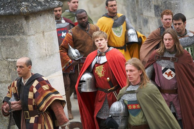 Merlin – Die neuen Abenteuer - Ein Ritter spielt falsch - Filmfotos - Bradley James