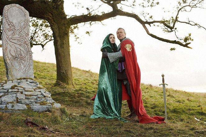 As Aventuras de Merlin - Trama contra o rei - Do filme - Katie McGrath, Anthony Head