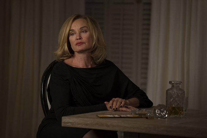 American Horror Story - The Replacements - Photos - Jessica Lange