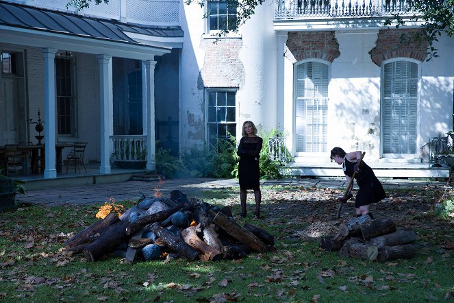 American Horror Story - Burn, Witch. Burn! - Van film - Jessica Lange, Jamie Brewer