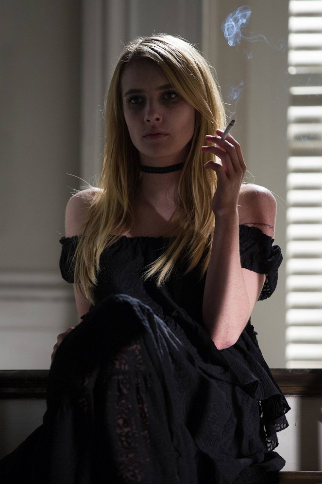 American Horror Story - The Dead - Photos - Emma Roberts