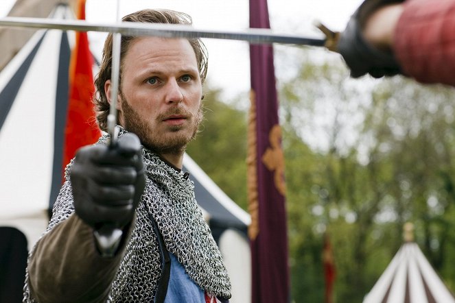 Merlin - Season 2 - The Once and Future Queen - Photos - Rupert Young