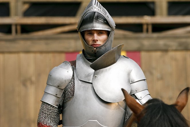 Merlin - Season 2 - The Once and Future Queen - Photos - Bradley James