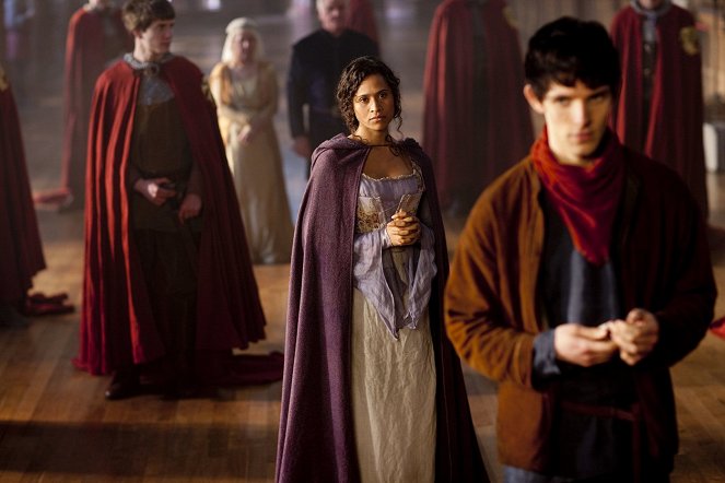 Merlin - Season 2 - The Witchfinder - Photos - Angel Coulby, Colin Morgan