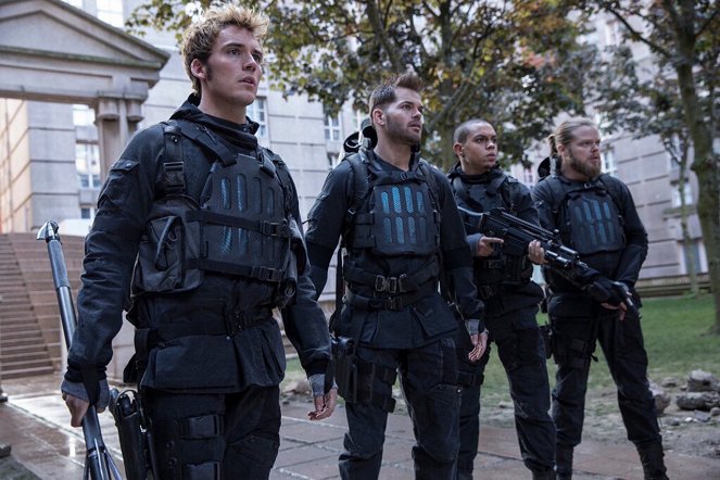 The Hunger Games - Mockingjay: Part 2 - Filmfotos - Sam Claflin, Wes Chatham, Evan Ross, Elden Henson