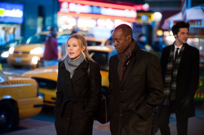 House of Lies - The Gods of Dangerous Financial Instruments - Photos - Kristen Bell, Don Cheadle