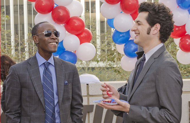 Gátlástalanok - Season 2 - Sincerity Is an Easy Disguise in This Business - Filmfotók - Don Cheadle, Ben Schwartz