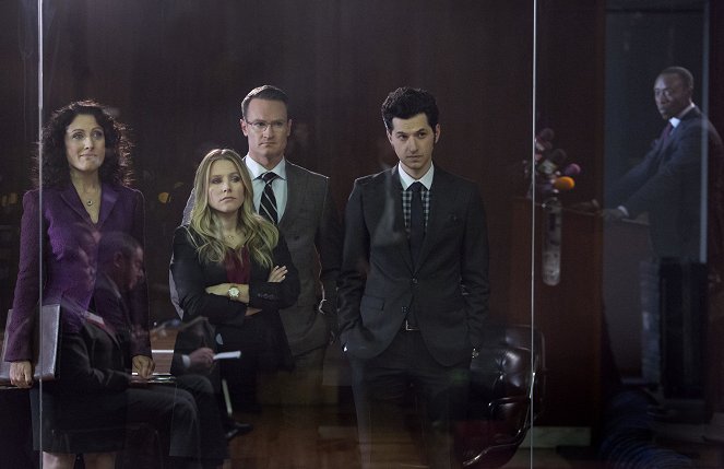 House of Lies - Season 2 - The Runner Stumbles - Photos - Kristen Bell, Josh Lawson, Ben Schwartz