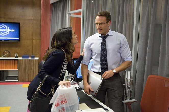 House of Lies - Exit Strategy - Photos - Josh Lawson