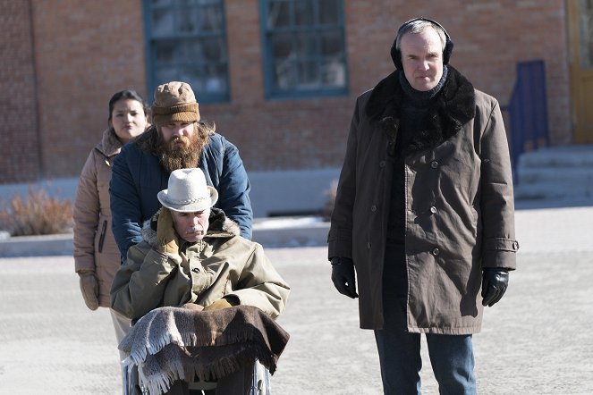 Fargo - Season 2 - Fear and Trembling - Photos - Michael Hogan, Matt Cooke