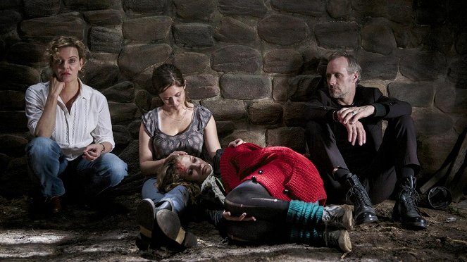 Tatort - Kälter als der Tod - Photos - Margarita Broich, Emily Cox, Charleen Deetz, Wolfram Koch