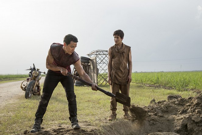 Into the Badlands - Season 1 - The Fort - Van film - Daniel Wu Yin-cho, Aramis Knight