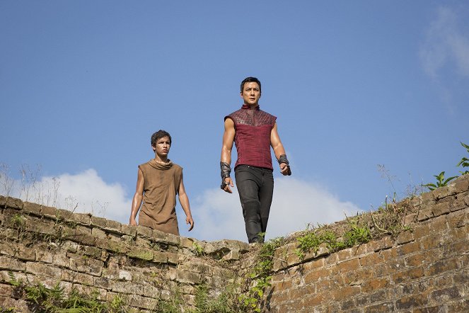 Into the Badlands - The Fort - Photos - Aramis Knight, Daniel Wu Yin-cho