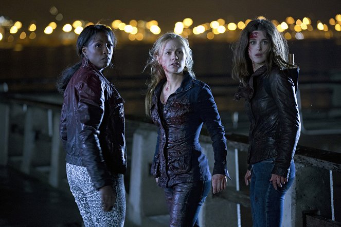 True Blood - Season 6 - Who Are You, Really? - Photos - Rutina Wesley, Anna Paquin, Lucy Griffiths