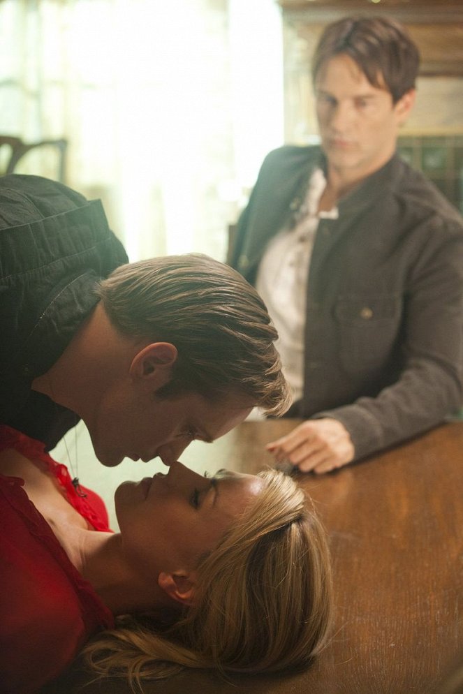 True Blood - Let's Get Out of Here - Photos - Alexander Skarsgård, Anna Paquin