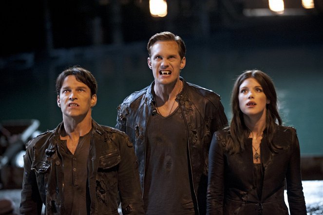 True Blood - Season 5 - Turn! Turn! Turn! - Photos - Stephen Moyer, Alexander Skarsgård, Lucy Griffiths