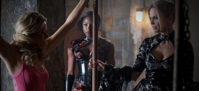 True Blood - Somebody That I Used to Know - Photos - Rutina Wesley, Kristin Bauer van Straten