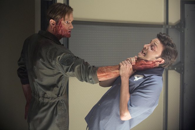 True Blood: Pravá krv - Na životě záleží - Z filmu - Alexander Skarsgård, Michael McMillian