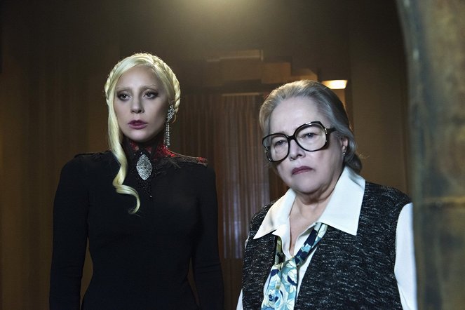American Horror Story - Hotel - Photos - Lady Gaga, Kathy Bates