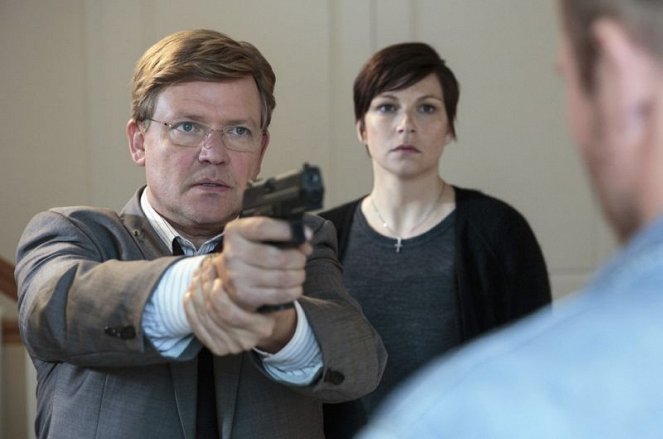 Tatort - Season 46 - Hinter dem Spiegel - Photos - Justus von Dohnányi, Charlotte Bohning