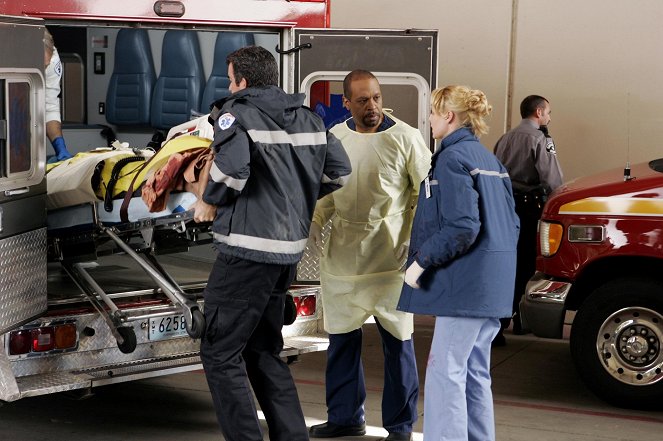 Grey's Anatomy - Drowning on Dry Land - Photos - James Pickens Jr., Katherine Heigl