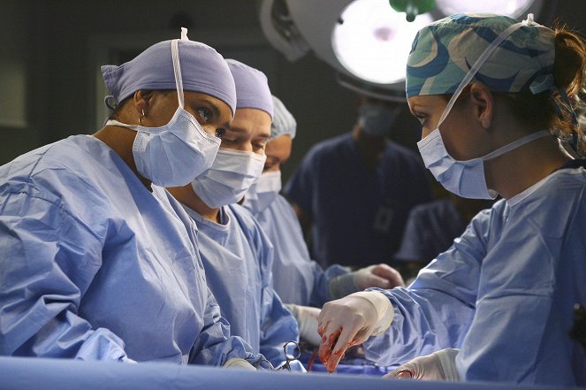 Grey's Anatomy - Great Expectations - Photos - Chandra Wilson, T.R. Knight, Kate Walsh