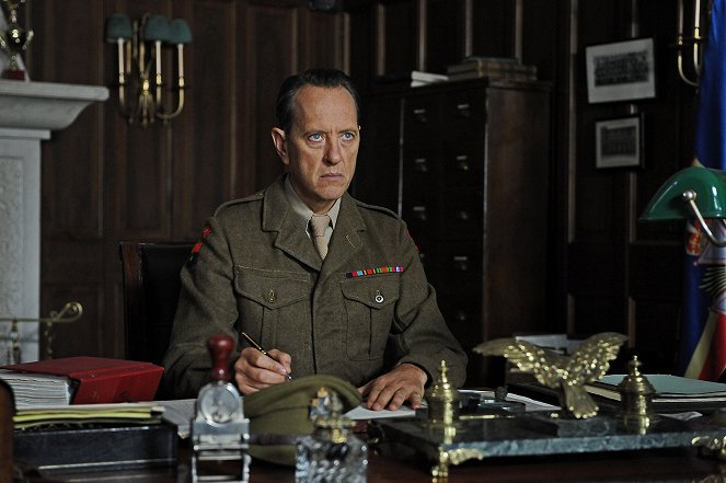 Queen and Country - Van film - Richard E. Grant