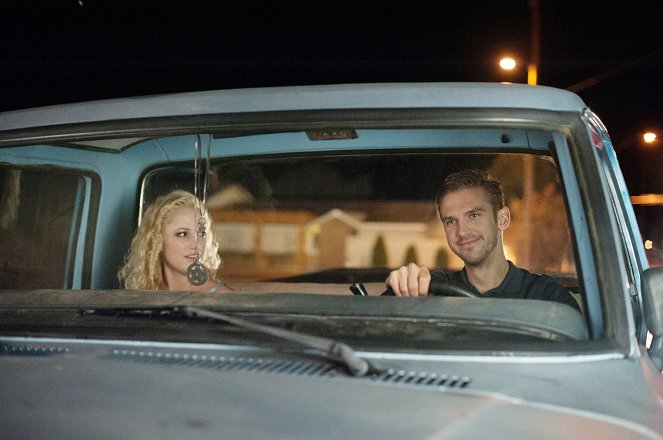 The Guest - De la película - Maika Monroe, Dan Stevens