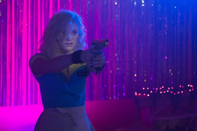 The Guest - Filmfotos - Maika Monroe