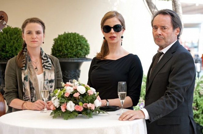 Donna Leon - Tierische Profite - De la película - Laura-Charlotte Syniawa, Julia Jäger, Uwe Kockisch