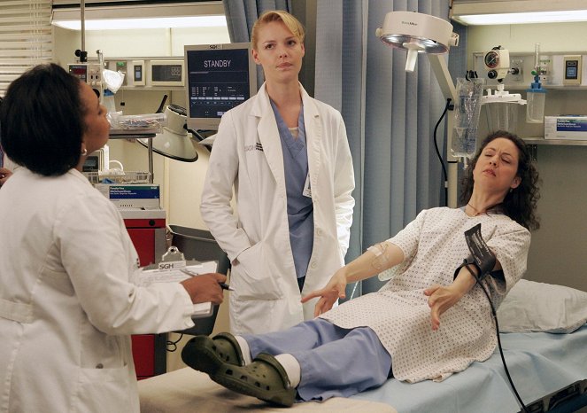 Grey's Anatomy - Walk on Water - Photos - Chandra Wilson, Katherine Heigl, Kali Rocha