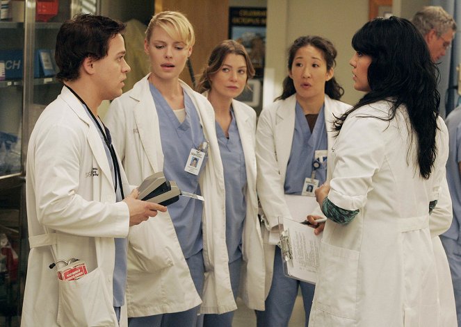 Grey's Anatomy - Season 3 - Walk on Water - Photos - T.R. Knight, Katherine Heigl, Ellen Pompeo, Sandra Oh, Sara Ramirez