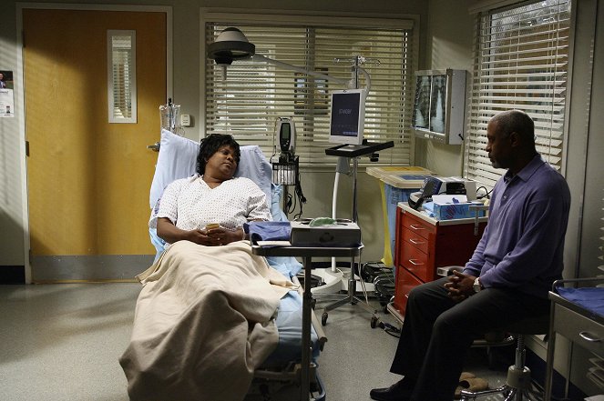 Grey's Anatomy - Didn't We Almost Have It All? - Van film - Loretta Devine, James Pickens Jr.