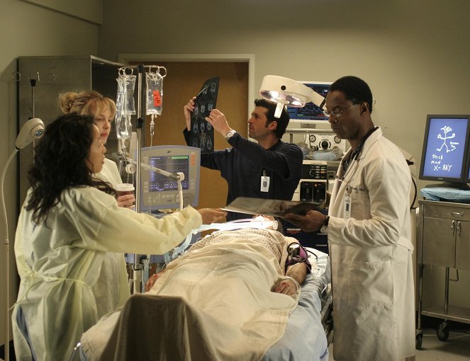 Grey's Anatomy - Winning a Battle, Losing the War - Photos - Sandra Oh, Katherine Heigl, Patrick Dempsey, Isaiah Washington