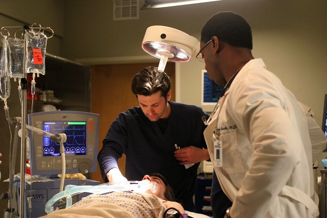 Grey's Anatomy - Season 1 - Winning a Battle, Losing the War - Van film - Patrick Dempsey, Isaiah Washington
