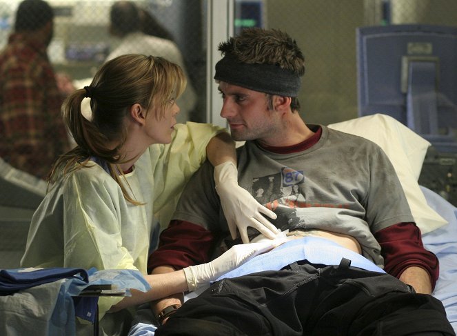 Grey's Anatomy - Winning a Battle, Losing the War - Photos - Ellen Pompeo, Callum Blue