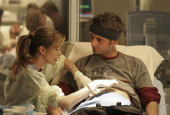 Grey's Anatomy - Winning a Battle, Losing the War - Photos - Ellen Pompeo, Callum Blue