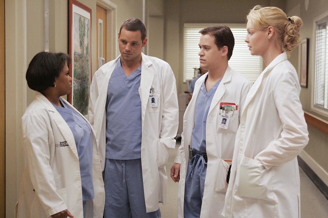 Grey's Anatomy - Don't Stand So Close to Me - Photos - Chandra Wilson, Justin Chambers, T.R. Knight, Katherine Heigl