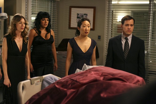 Grey's Anatomy - Season 2 - Losing My Religion - Photos - Ellen Pompeo, Sara Ramirez, Sandra Oh, T.R. Knight