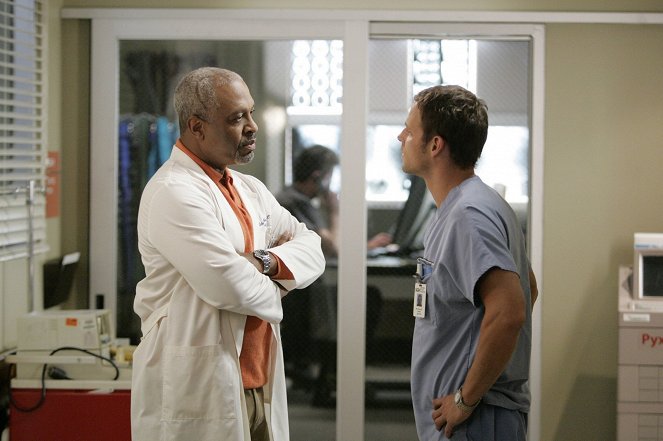 Grey's Anatomy - Season 2 - Enough Is Enough (No More Tears) - Photos - James Pickens Jr., Justin Chambers