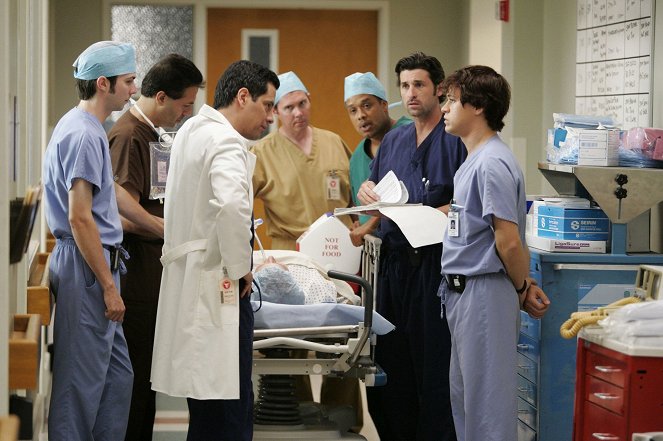 Grey's Anatomy - Season 2 - Enough Is Enough (No More Tears) - Photos - Patrick Dempsey, T.R. Knight