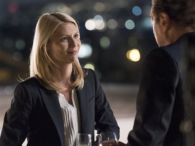 Homeland - The Tradition of Hospitality - Photos - Claire Danes