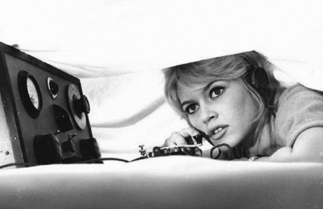 Babette zieht in den Krieg - Filmfotos - Brigitte Bardot