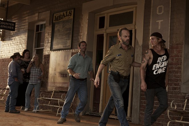 Strangerland - Photos - Hugo Weaving, Sean Keenan